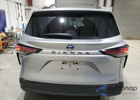 2021 Toyota Sienna Xle z USA, uszkodzony, nr VIN 5TDYRKEC3MS056251
